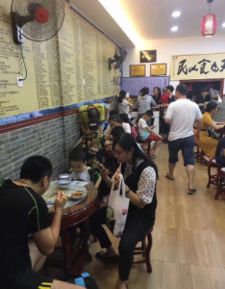 望州南路沃尔玛超市出口旺铺 技术与商机并存